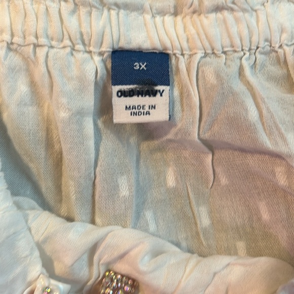 Charming White Top with Ruffle Details - Picture 6 of 7